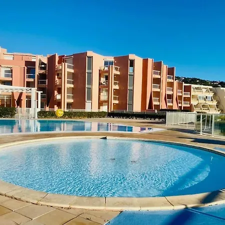 557 Cap Corniche Front De Clim Parking *