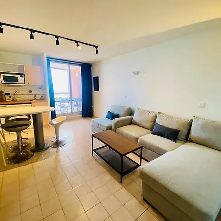 557 Cap Corniche Front De Clim Parking *