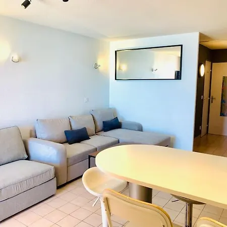 557 Cap Corniche Front De Clim Parking Sète