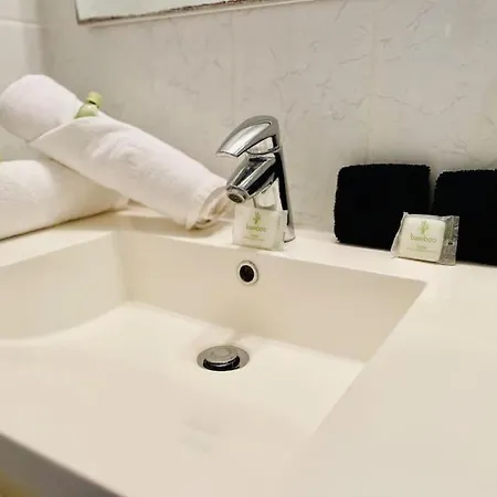 557 Cap Corniche Front De Clim Parking