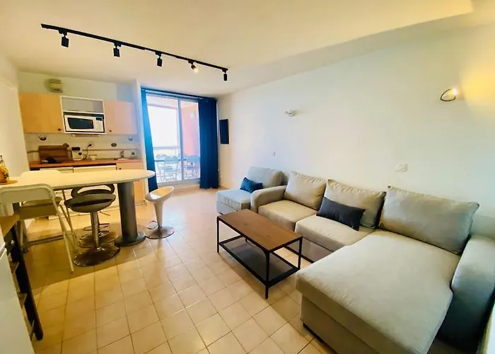 557 Cap Corniche Front De Clim Parking *