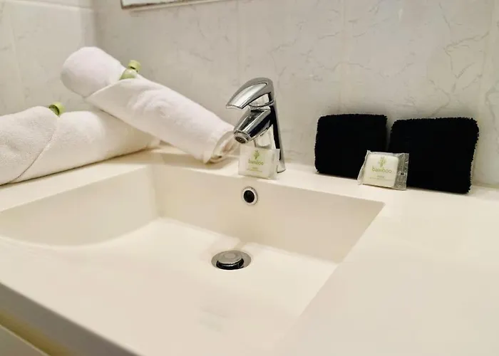 557 Cap Corniche Front De Clim Parking